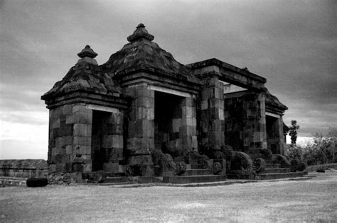 La Rivolta di Ratu Boko: Un'esplosione di resistenza contro il dominio Srivijayan e l'ascesa di un nuovo regno nell'isola di Giava